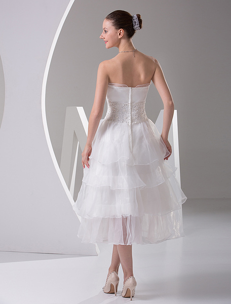Vornehmes A-Linie-Brautkleid aus Satingewebe mit trägerlosem Design stufig wadenlang in Weiß от Milanoo WW