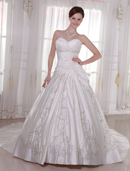 A-line Embroidered Ivory Bridal Wedding Dress with Sweetheart Neck