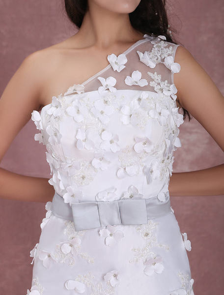 Elegantes Einschulter-Brautkleid mit Gürtel und Blumen-Applikation in Weiß от Milanoo WW