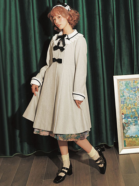 Image of Cappotto Lolita classico in lana con fiocco in pizzo