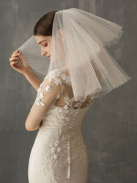 Image of Short Wedding Veil Ivory Mesh Two-Tier Cut Edge Oval Bridal Veils