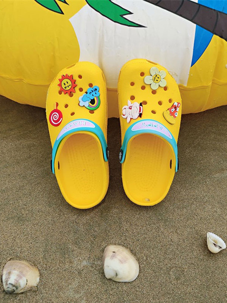 Milanoo Flat Sandals For Women Cut Out Memory Foam Beach Closed Toe Casual Yellow Slipper