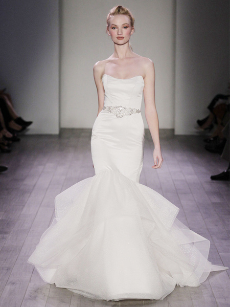 Milanoo Weißes Brautkleid mit Zug ärmellose rückenfreie Schärpe trägerloses langes Brautkleid im Mee
