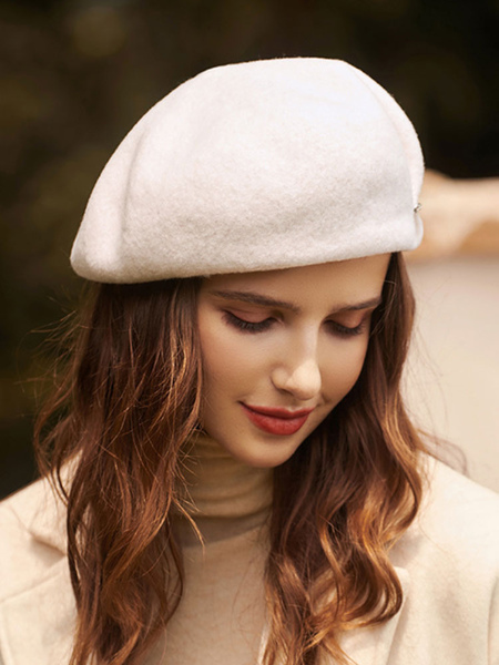 Image of Berretti per le donne Bellissimo cappello bianco casual in lana
