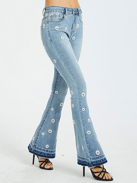Image of Jeans bootcut da donna con margherite ricamate a vita media con fondo svasato 2024