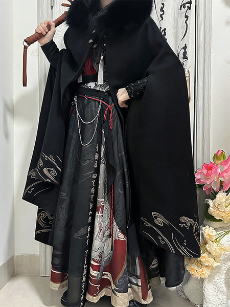 Image of Mantello Lolita in stile cinese. Perle cinesi in poliestere nero frange metalliche capispalla invernali Lolita