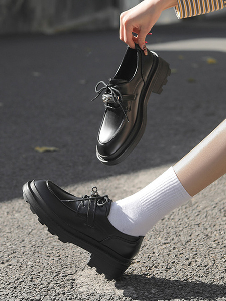chaussures à lacets noires oxfords à bout rond talon chiot femmes