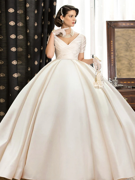 Image of Abito da sposa principessa Principessa silhouette scollo a V maniche corte vita naturale con strascico abiti da sposa