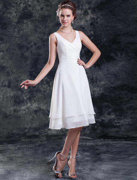 Milanoo Robe de mariéé simple blanche en chiffon col V jupe à plissé longueur genou robe de mariage