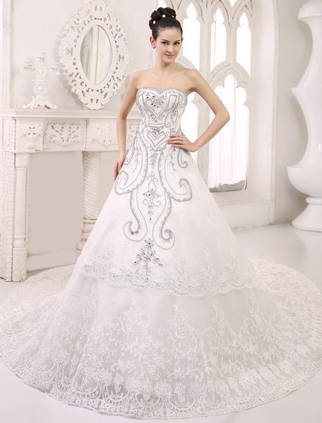 Cathedral Train Ivory Bridal A-line Lace Wedding Dress with Sweetheart Neck
