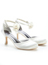 Chaussures de mariage en cr&egrave;me romantique et en satin 