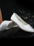 Chaussures de mariage plates en cr&egrave;me et en satin avec Rhinestone