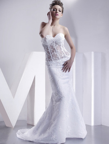 Robe mariage blanche avec applique de col en coeur