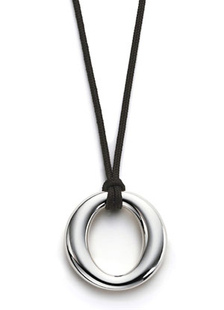 Collier moderne avec pendentif de cercle argenté