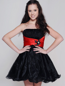 Robe de bal de finissants de retrouvaille noire sans bretelles faite en satin avec jupe en tulle