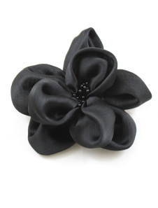 Broche noire pour le mariage de forme fleur avec perle