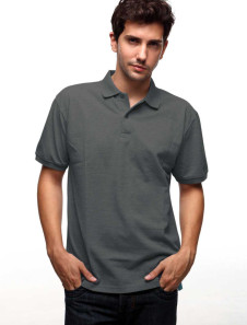 Polo homme en 60% coton gris foncé unicolore avec manche courte