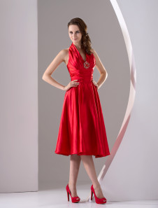 Robe de cocktail en satin stretch rouge à licou