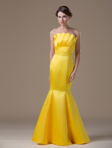 Robe de soirée A-ligne or en satin jupe évasée en bas