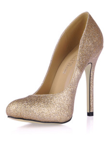 Escarpins à talons aigus d'or