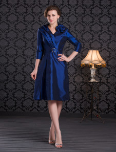 Robe mère de mariés bleue royale de col V avec fleur longueur genou