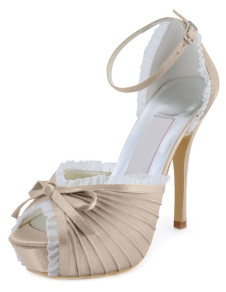 Chaussures de mariage blanches en satin rubans aux chevilles