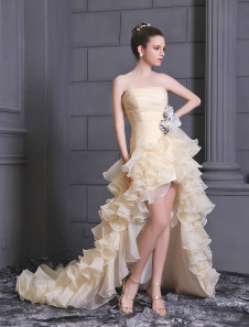 Robe de mariage champagne à volant asymétrique