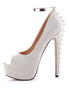 Chaussures cloutées à bout ouvert à talon aigu