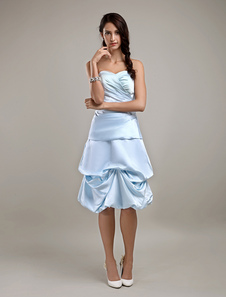 Robe belle de bal plissée bleue ciel clair de col en coeur