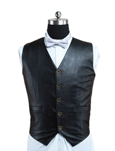 Gilet noir steampunk rétro en cuir moulant