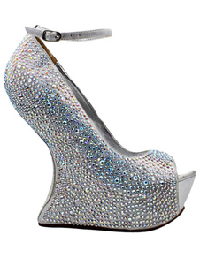 Chaussures à talons originaux élégantes en satin avec rhinestones