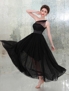 Robe de bal noire en tulle à une épaule transparente