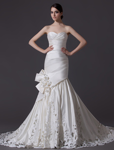 Robe de mariage sirène en satin ivoire creusé à traîne chapelle
