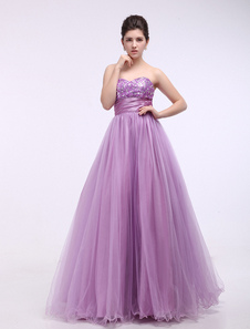 Robe de boule bustier en tulle lilas avec encolure en coeur
