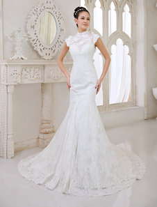 Robe de mariage en dentelle ivoire à col roulé traîne chapelle