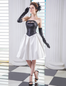 Robe de cocktail en taffetas avec décolleté dans le dos et creux devant