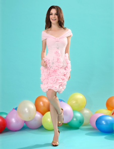 Robe de cocktail en chiffon rose hors de l'épaule avec noeud