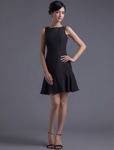 Mini robe de cocktail fourreau noire en chiffon col bateau