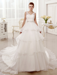 Robe mariée magnifique boule en dentelle ivoire avec perles col V traîne chapelle