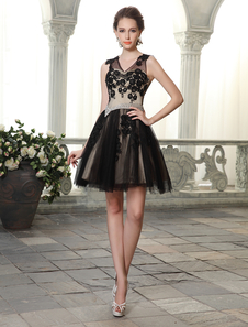 Robe de cocktail asymétrique à col V avec perles