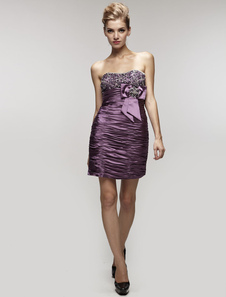 Robe de cocktail bustier en satin stretch pourpre avec perle