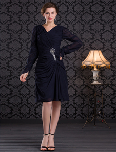 Robe mère de marié A-ligne bleu marine foncée en chiffon et col V longueur genou