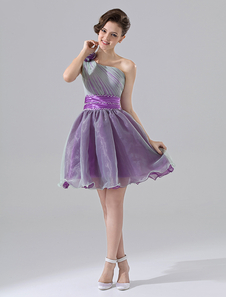 Robe fête de la rentrée pourpre en satin mat et organza à une épaule