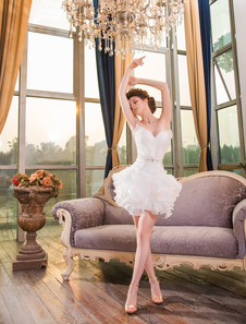 Robe de mariée fourreau de plage en satin ivoire avec strass encolure en coeur mini