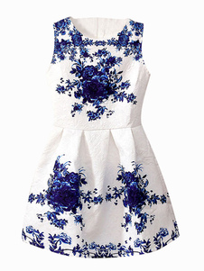 Séduisante robe skater douce moulante en polyester blanc imprimé fleuri avec relief