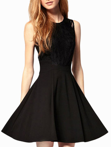 Robe patineuse noire sans manche avec dentelle