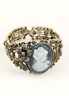 Bracelet rétro creusé en alliage de bronze avec relief