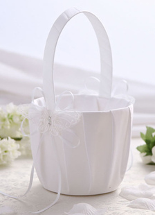 Panier de fille de fleur avec rubans et de dentelles