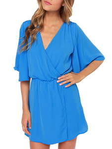 Robe skater mode plissée surdimensionnée en chiffon unicolore de col V