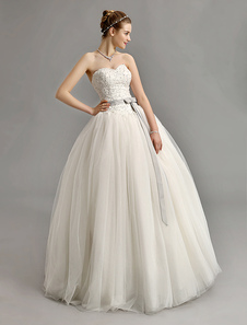 Robe de mariée en tulle ivoire avec dentelle encolure en coeur